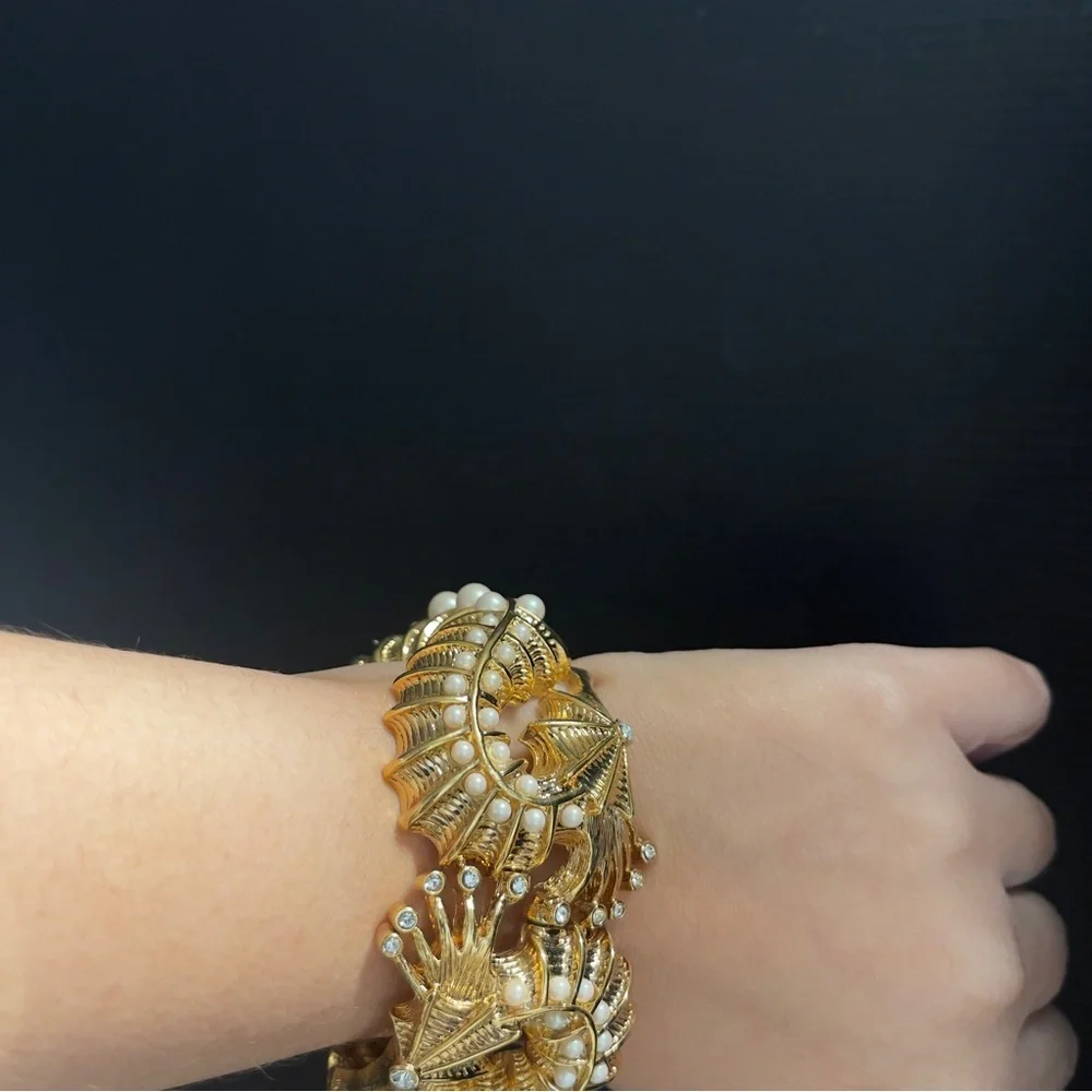 Kate Spade Rare Faux Pearl Gold Tone Seahorse Bangle Bracelet - Picture 5 of 12